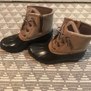 Size 6 women’s Sperry duck boots